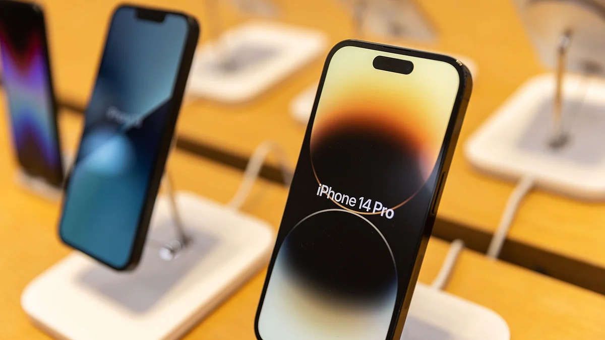 The Apple iPhone 14 Pro on sale at the company's Fifth Avenue store in New York, US, on Friday, Sept. 16, 2022. Photographer: Jeenah Moon/Bloomberg