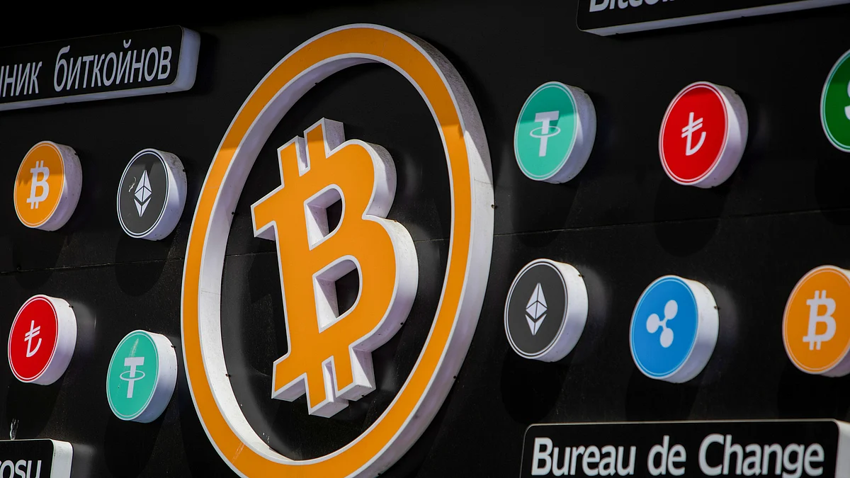 <div class="paragraphs"><p>A bitcoin, center, and other cryptocurrency logo signs outside a cryptocurrency exchange kiosk in Istanbul, Turkey. (Photographer: Erhan Demirtas/Bloomberg)</p></div>