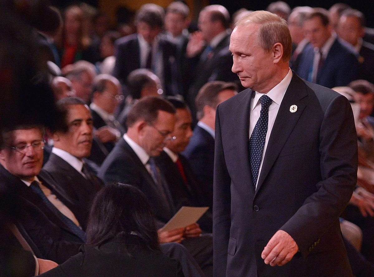 Putin walks past Harper, then-US President Barack Obama and Abbott at the opening ceremony for the G-20 in Brisbane, Australia, in 2014. Source: Bloomberg