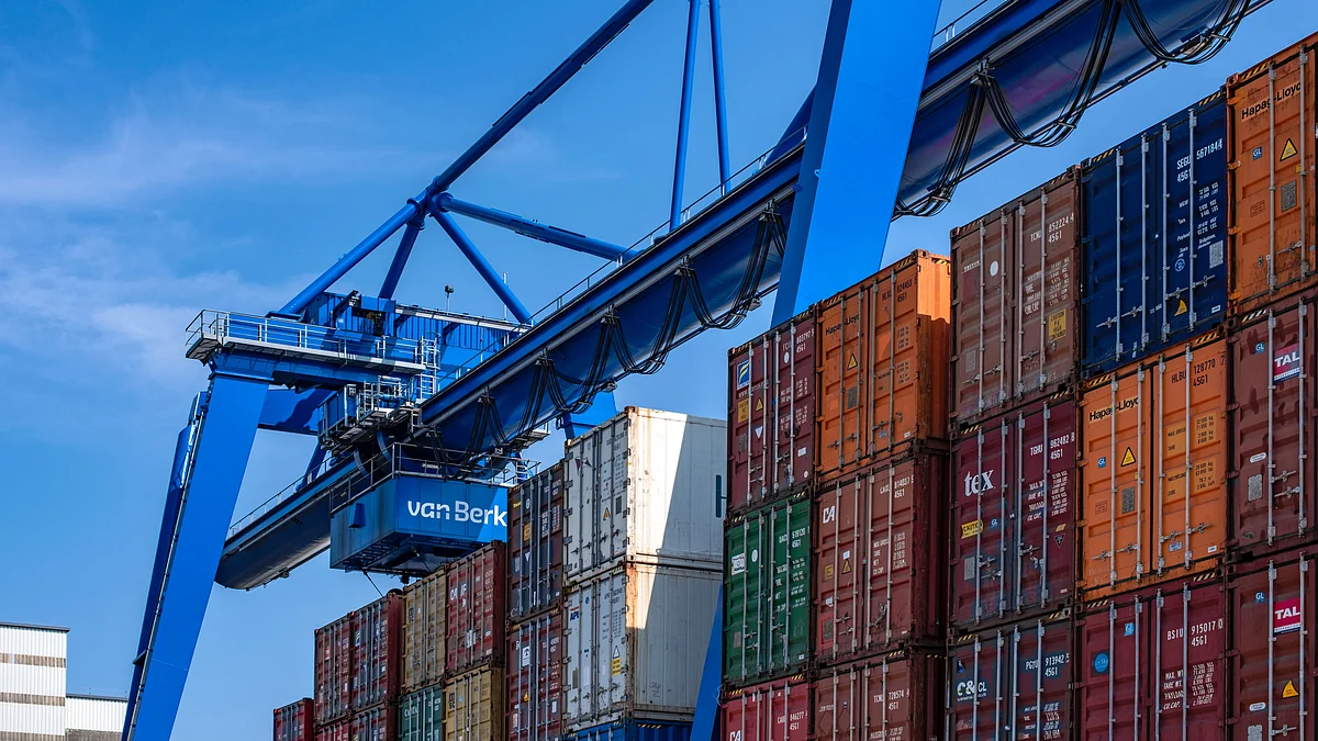 <div class="paragraphs"><p>Shipping containers at a port. (Photo: Lucas Van/ Unsplash)</p></div>