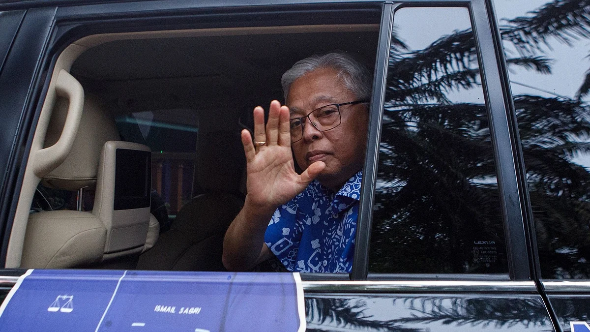 Ismail Sabri Yaakob, Malaysia's prime minister, waves as he prepares to leave a campaign rally in Bera, Pahang, Malaysia, on Friday, Nov. 11, 2022. Malaysia may get a new prime minister as next week’s elections will consist of multi-cornered fights for most of the 222 parliament seats, prompting political parties to shift alliances to form government.