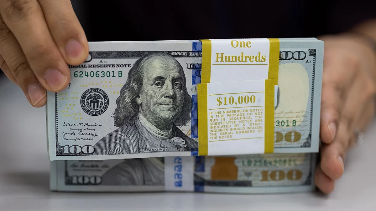 Bundles of U.S. 100 dollar banknotes arranged at the Shinhan Bank headquarters, a unit of Shinhan Financial Group Co., in Seoul, South Korea, Sept. 14, 2022. Policy makers in Asia pushed back against a surging dollar, seeking to stem losses as their currencies teetered on the brink of key levels that may trigger more selling. Photographer: SeongJoon Cho/Bloomberg