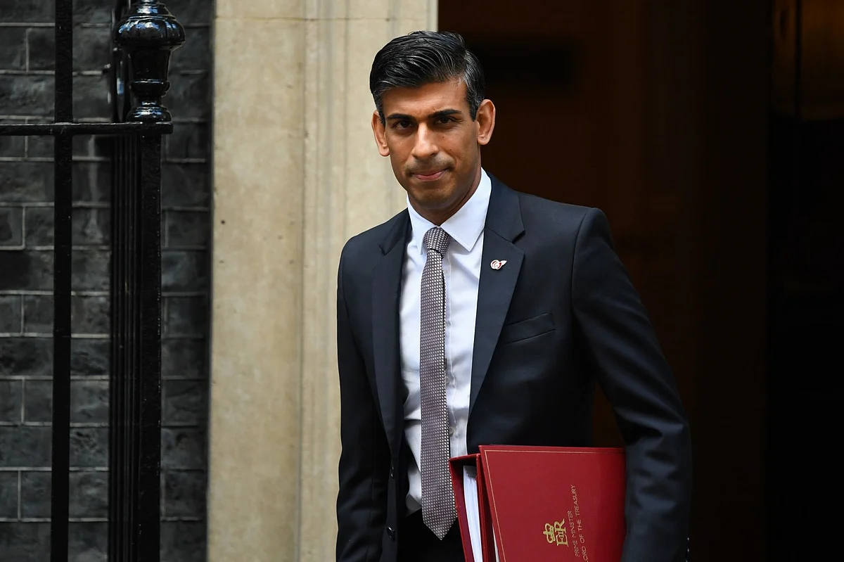 Rishi Sunak, UK prime minister, departs 10 Downing Street to attend a weekly questions and answers session at Parliament in London, UK, on Wednesday, Nov. 9, 2022. Gavin Williamson resigned from Sunak’s Cabinet over bullying allegations, a damaging first departure from the new UK prime minister’s top team that raises questions over his political judgment in appointing him.