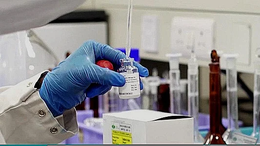 A technician performing a test at Shilpa Medicare Ltd.’s Research and Development faciltiy. (image Company website)