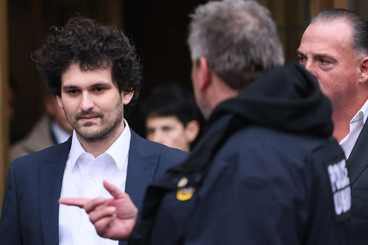<div class="paragraphs"><p>NEW YORK, NEW YORK - DECEMBER 22: FTX founder Sam Bankman-Fried leaves Manhattan Federal Court after his arraignment and bail hearings on December 22, 2022 in New York City. (Photo by Michael M. Santiago/Getty Images)</p></div>