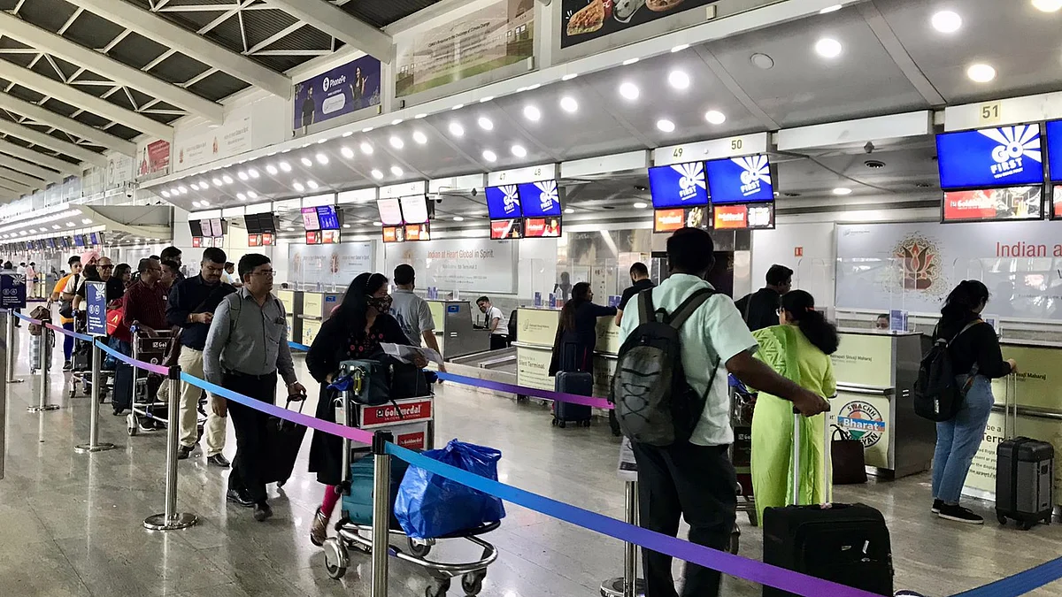 <div class="paragraphs"><p>Passengers, travellers at an airport. (Photo: Vijay Sartape/BQ Prime).</p></div>