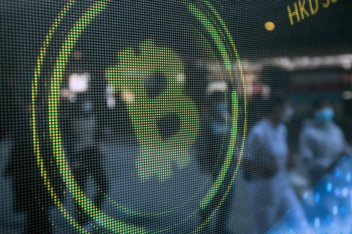 The Bitcoin logo on a screen in Hong Kong, China, on Wednesday, Dec. 21, 2022. Cryptocurrencies have had a harsh 2022 after reaching record highs late last year, buffeted by everything from the Fed's policy tightening to the implosions of the Terra/Luna ecosystem, hedge funds Three Arrows Capital and exchange FTX.
