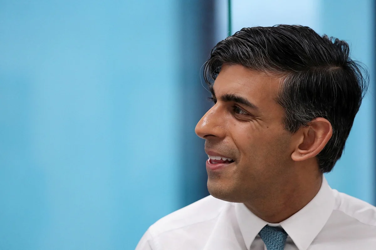 MORECAMBE, ENGLAND - JANUARY 19: British Prime Minister Rishi Sunak visits Northern School of Art on January 19, 2023 in Hartlepool, United Kingdom. Rishi Sunak visits community projects in Lancashire and County Durham to announce a £2bn plus investment in over 100 projects across the UK through the levelling up fund. (Photo by Scott Heppel - Pool/Getty Images)