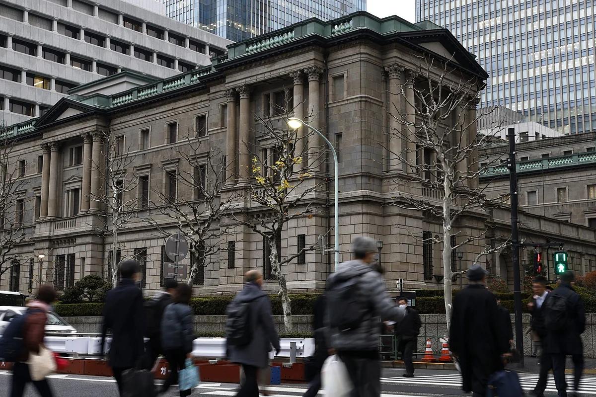Morning commuters in front of the Bank of Japan (BOJ) headquarters in Tokyo, Japan, on Monday, Jan. 16, 2023. The Bank of Japan will deliver its latest policy decision Wednesday, shortly after its massive easing program came under the fiercest market attack in the history of Governor Haruhiko Kuroda’s decade-long term. Photographer: Kiyoshi Ota/Bloomberg