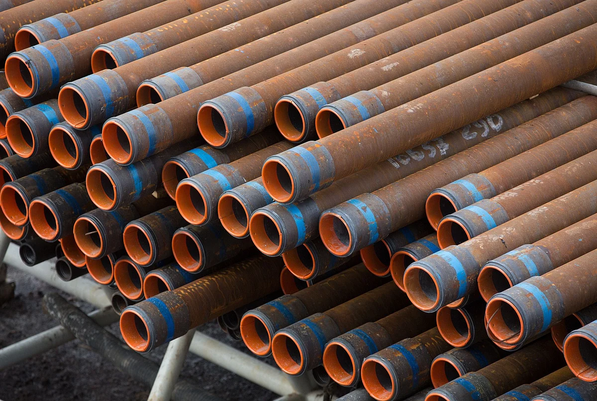 Drill pipe sections sit in storage beside a drill rig during oil drilling operations by Targin JSC, a unit of Sistema PJSFC, in an oilfield operated by Bashneft PAO near Ufa, Russia, on Thursday, Sept. 29, 2016. Bashneft distributes petroleum products and petrochemicals around the world and in Russia via filling stations. Photographer: Andrey Rudakov/Bloomberg