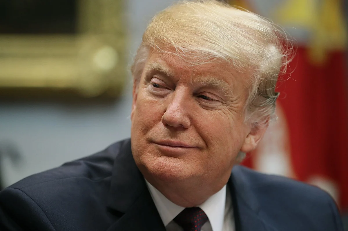 Trump, Facebook'a Geri Döndü, Çok Önemli Bir Zamanda Güçlü Silahı Geri Yükledi 2 WASHINGTON, DC - 23 OCAK: ABD Başkanı Donald Trump, 23 Ocak 2019'da Washington, DC'de Beyaz Saray'daki Roosevelt Room'da 'sağlık hizmetlerinde adil ve dürüst fiyatlandırma' konulu bir yuvarlak masa toplantısına katılırken gazetecilere açıklamalarda bulunuyor. Görüşme sırasında Trump, 2018'in 50 yılı aşkın bir süredir ilk kez reçeteli ilaç fiyatlarının düştüğünü söyledi. (Fotoğraf: Chip Somodevilla/Getty Images)