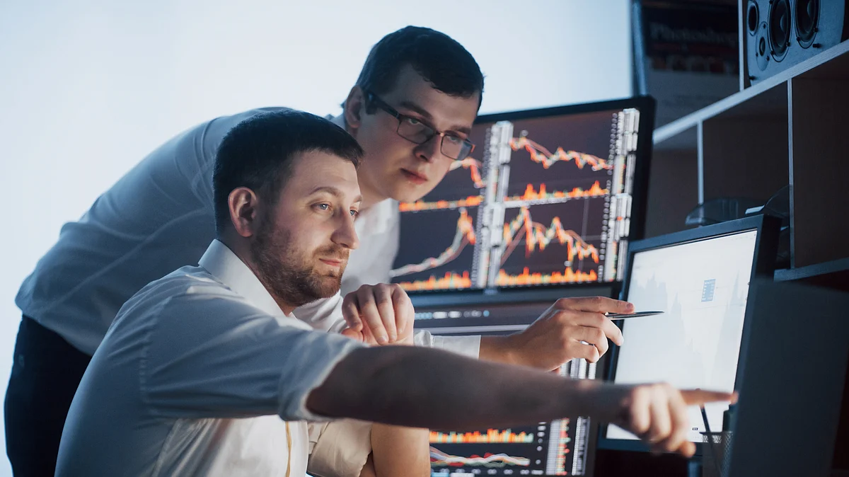 <div class="paragraphs"><p>Stock traders looking at data. (Source: freepik)</p></div>