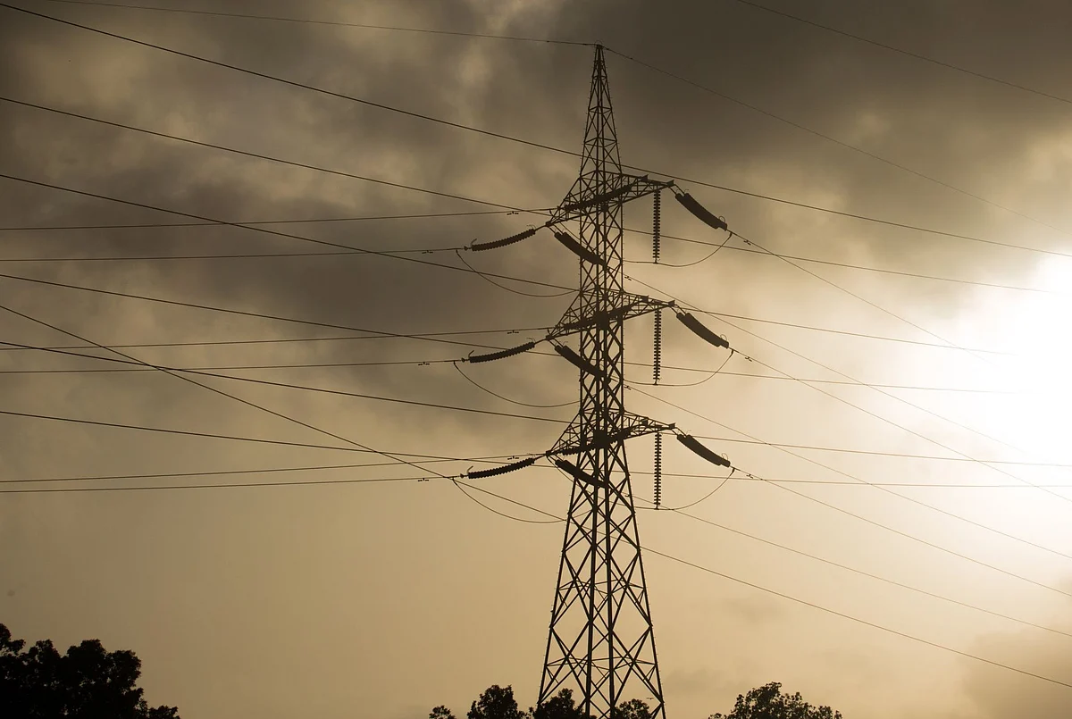 High voltage power lines in Karachi. Photographer: Asim Hafeez/Bloomberg