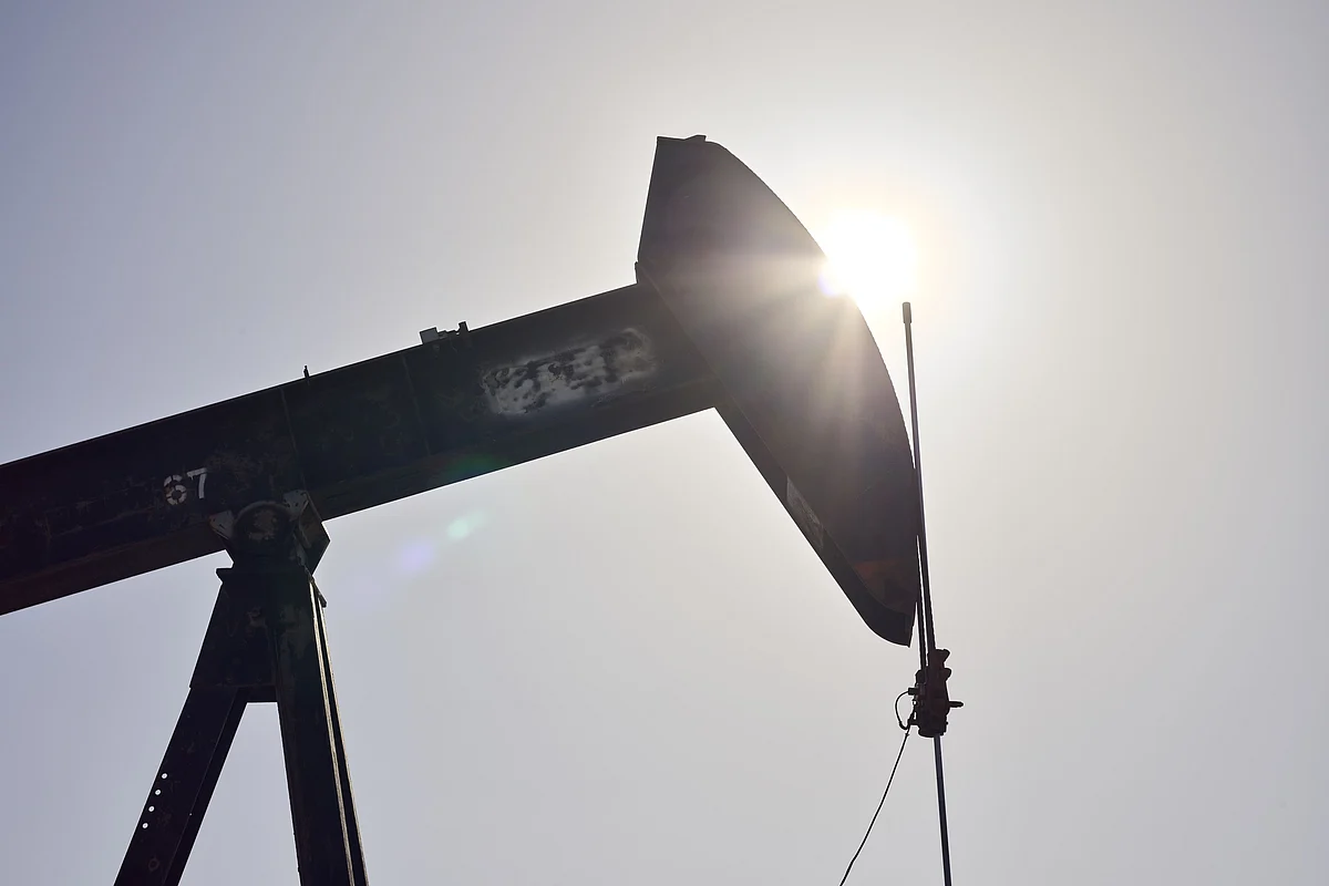 An oil pump jack operated by Chevron at the Coalinga Oil Field in Coalinga, California, U.S., on Friday, April 29, 2022. Oil is poised to eke out a fifth monthly advance after another tumultuous period of trading that saw prices whipsawed by the fallout of Russia's war in Ukraine and the resurgence of Covid-19 in China. Photographer: Ian Tuttle/Bloomberg
