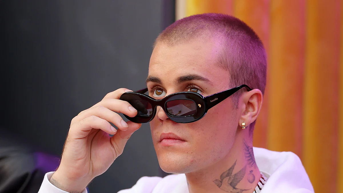 INGLEWOOD, CALIFORNIA - FEBRUARY 13: Singer Justin Bieber attends Super Bowl LVI between the Los Angeles Rams and the Cincinnati Bengals at SoFi Stadium on February 13, 2022 in Inglewood, California. (Photo by Kevin C. Cox/Getty Images)