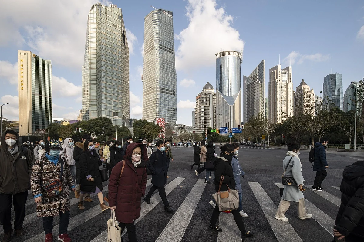 Pedestrians in Pudong's Lujiazui Financial District in Shanghai, China, on Tuesday, Jan. 3, 2023. China's economy ended the year in a major slump as business and consumer spending plunged in December, with more disruption likely in the first few months of the year as Covid infections surge across the country. Photographer: Qilai Shen/Bloomberg