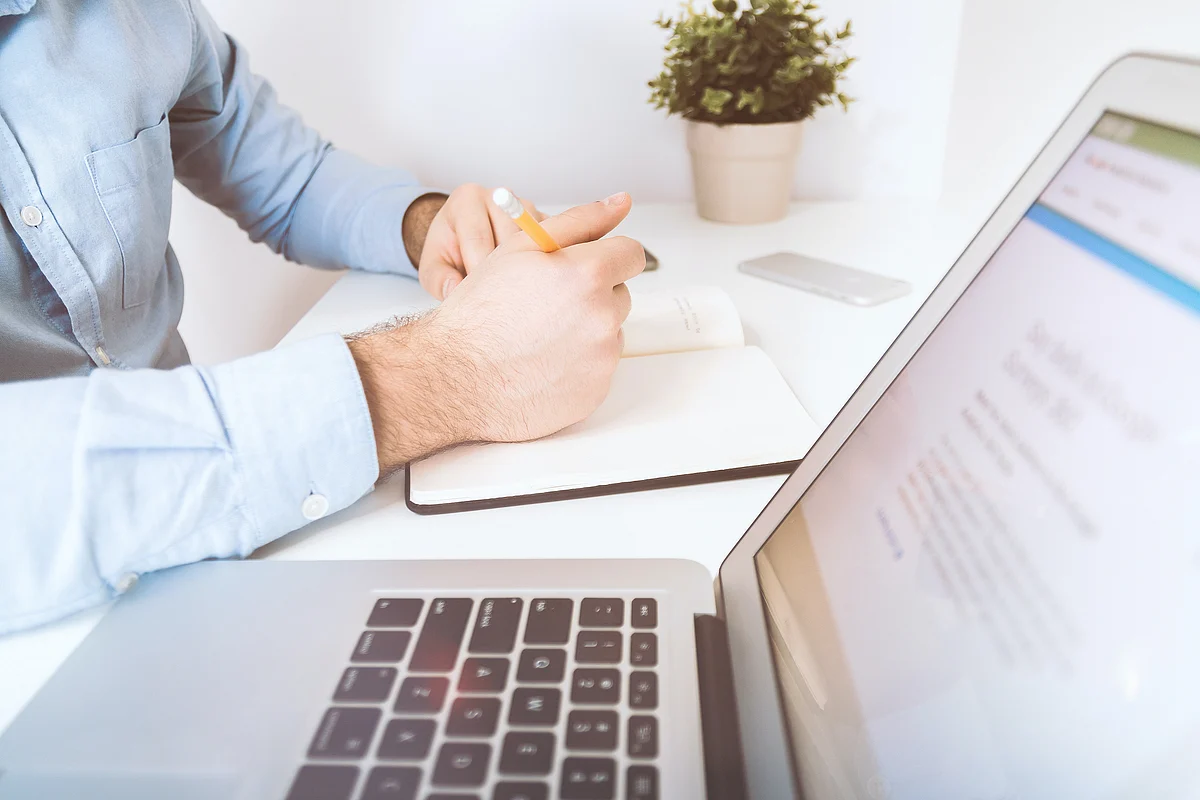 <div class="paragraphs"><p>(Source: <a href="https://unsplash.com/es/@jeshoots?utm_source=unsplash&utm_medium=referral&utm_content=creditCopyText">JESHOOTS.COM</a>/ <a href="https://unsplash.com/wallpapers/desktop/computer?utm_source=unsplash&utm_medium=referral&utm_content=creditCopyText">Unsplash</a>)</p></div>