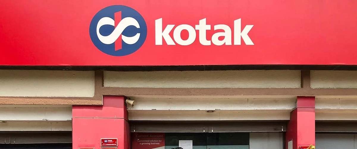 <div class="paragraphs"><p>People standing in queue outside a Kotak Mahindra Bank branch in Mumbai. (Photo: Vijay Sartape/ BQ Prime)</p></div>