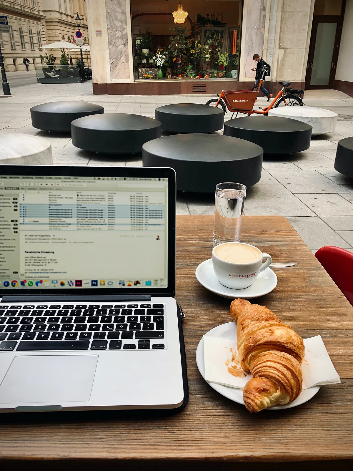 <div class="paragraphs"><p>(Source: <a href="https://unsplash.com/es/@arnosenoner?utm_source=unsplash&utm_medium=referral&utm_content=creditCopyText">Arno Senoner</a>/<a href="https://unsplash.com/s/photos/breakfast-with-laptop?utm_source=unsplash&utm_medium=referral&utm_content=creditCopyText">Unsplash</a>)</p></div>
