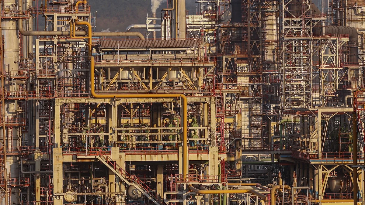 An oil refinery, operated by Bharat Petroleum Corp. Ltd., in Mumbai, India, on Saturday, Dec. 10, 2022. A senior official at India's oil ministry told reporters this month India has been buying oil from about 30 countries, and will continue to buy from anywhere including Russia beyond January. Photographer: Dhiraj Singh/Bloomberg