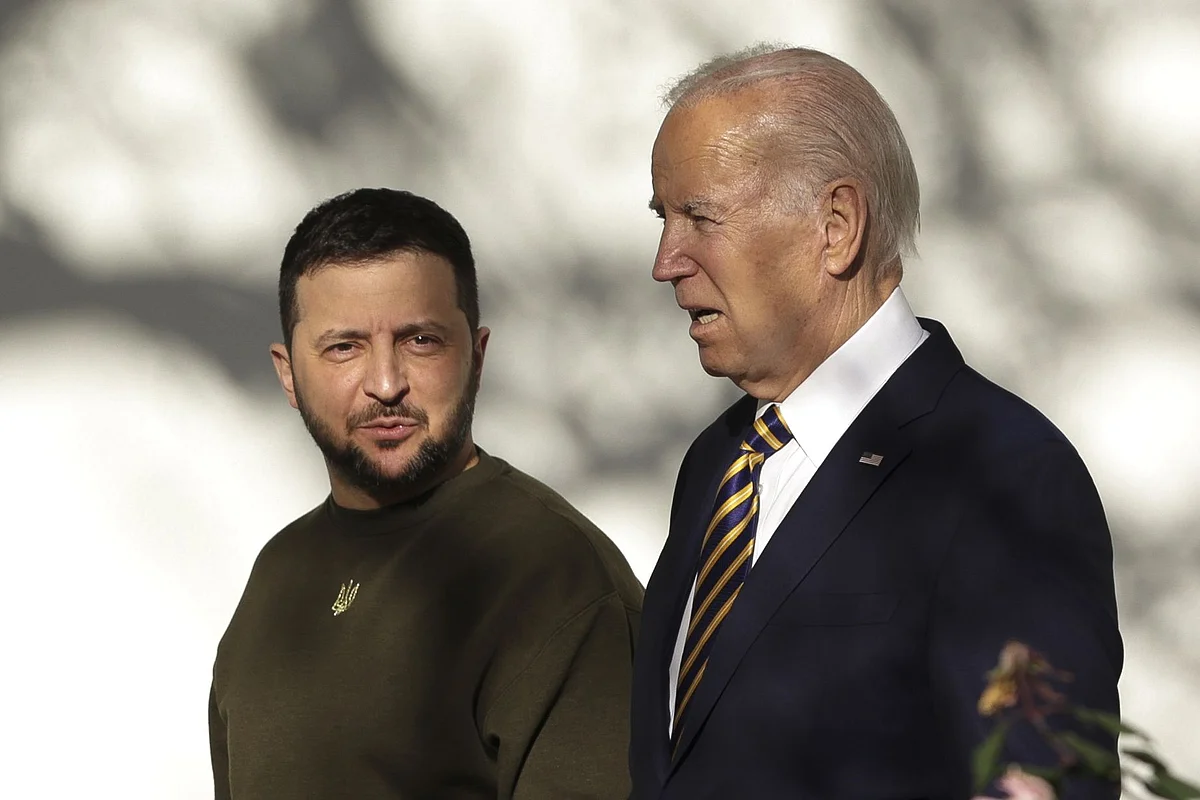 <div class="paragraphs"><p>WASHINGTON, DC - DECEMBER 21: U.S. President Joe Biden (R) and President of Ukraine Volodymyr Zelensky walk down the Colonnade as they make their way to the Oval Office at the White House on December 21, 2022 in Washington, DC. (Photo by Alex Wong/Getty Images)</p></div>