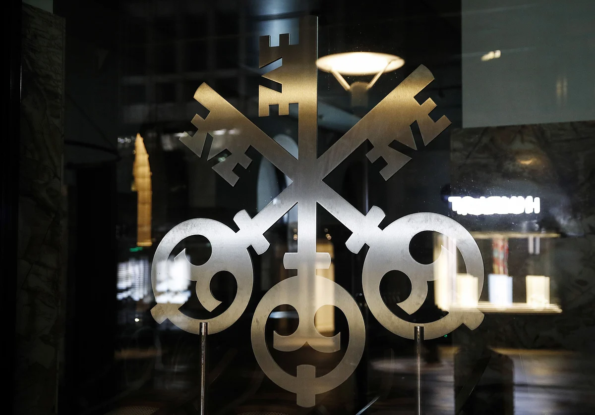 The crossed keys symbol, the logo of UBS Group AG, outside the company's headquarters in Zurich, Switzerland, on Tuesday, Jan. 26, 2021. UBS plans to buy back as much as 4 billion francs ($4.5 billion) of shares over the next three years, bolstering shareholder returns after income from managing client assets and investment banking propelled gains at the world’s largest wealth manager. Photographer: Stefan Wermuth/Bloomberg