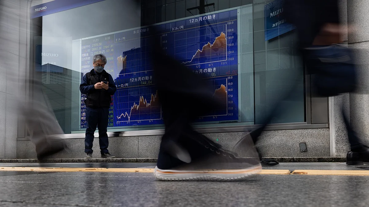 An electronic stock board outside a securities firm in Tokyo, Japan, on Monday, Nov. 21, 2022. The world's central banks must keep raising interest rates to fight soaring and pervasive inflation, even as the global economy sinks into a significant slowdown, the OECD said. Photographer: SeongJoon Cho/Bloomberg