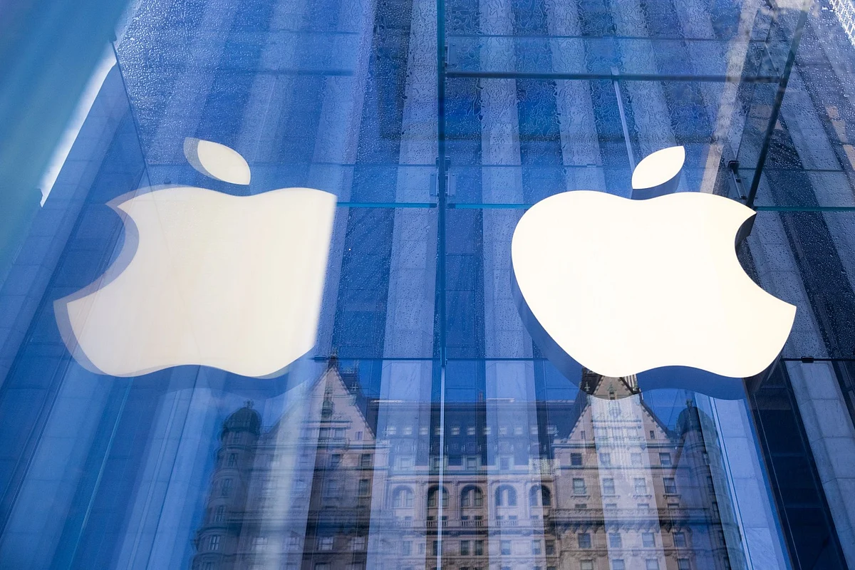 An Apple Inc. logo outside a store in New York, U.S., on Friday, Sept. 24, 2021. Photographer: Jeenah Moon/Bloomberg