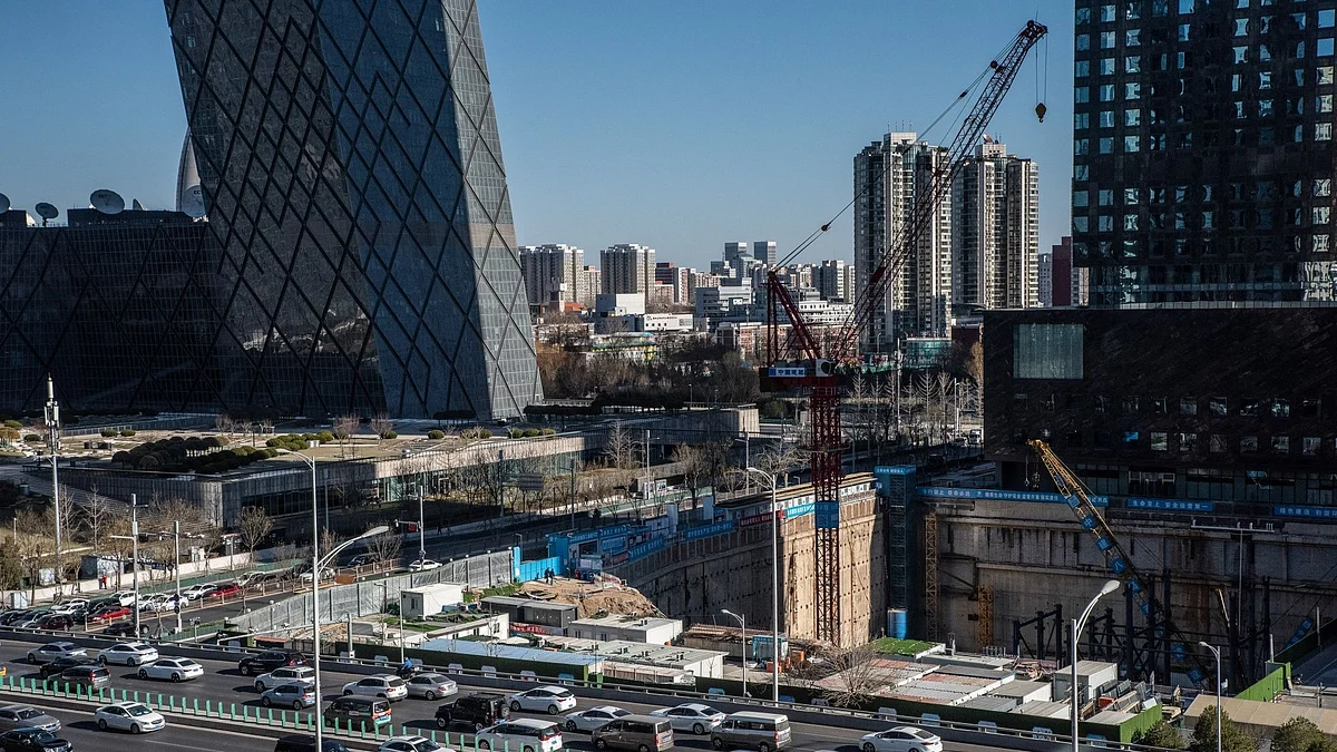 Vehicles travel along the Third Ring Road in Beijing, China, on Thursday, Dec. 29, 2022. Source: Bloomberg