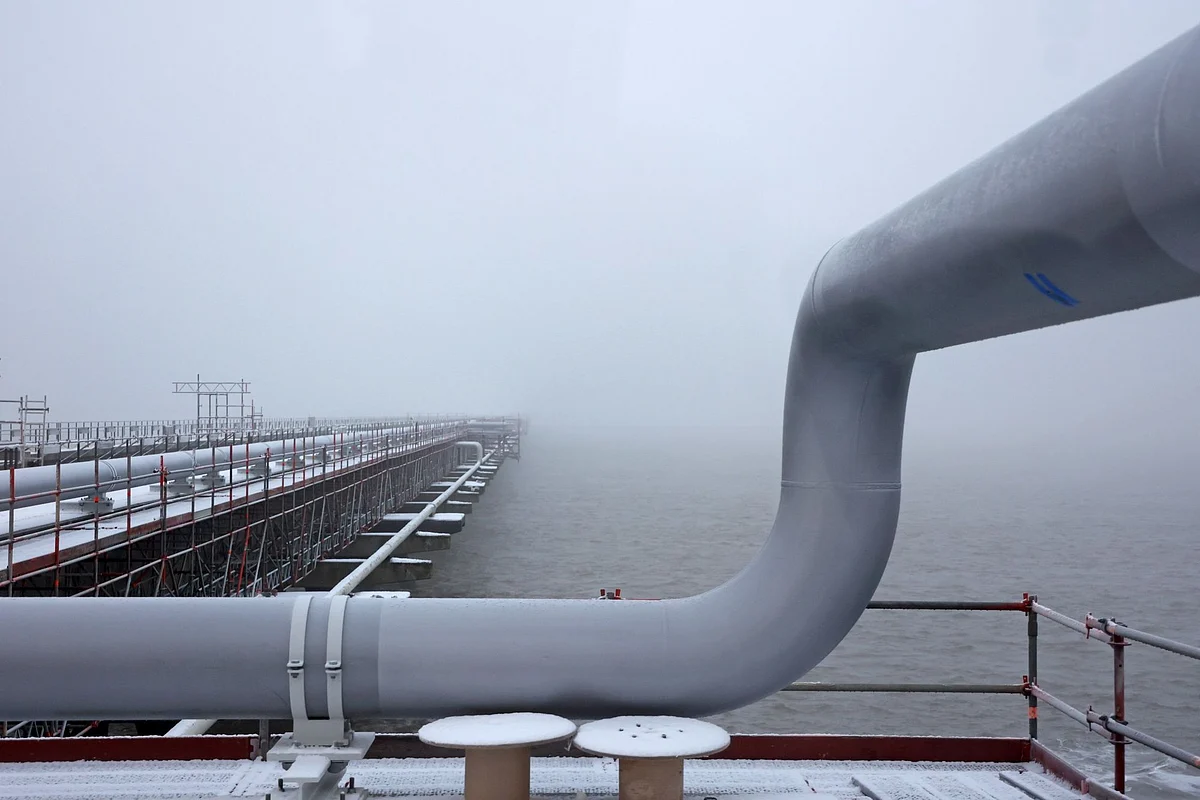 Gas pipes on the jetty at the Wilhelmshaven LNG Terminal, operated by Uniper SE, in Wilhelmshaven, Germany, on Thursday, Dec. 17, 2022. Germany opened its first state-chartered liquefied natural gas vessel as Europe's largest economy races to replace Russian gas amid an energy crunch and freezing temperatures. Photographer: Liesa Johannssen/Bloomberg