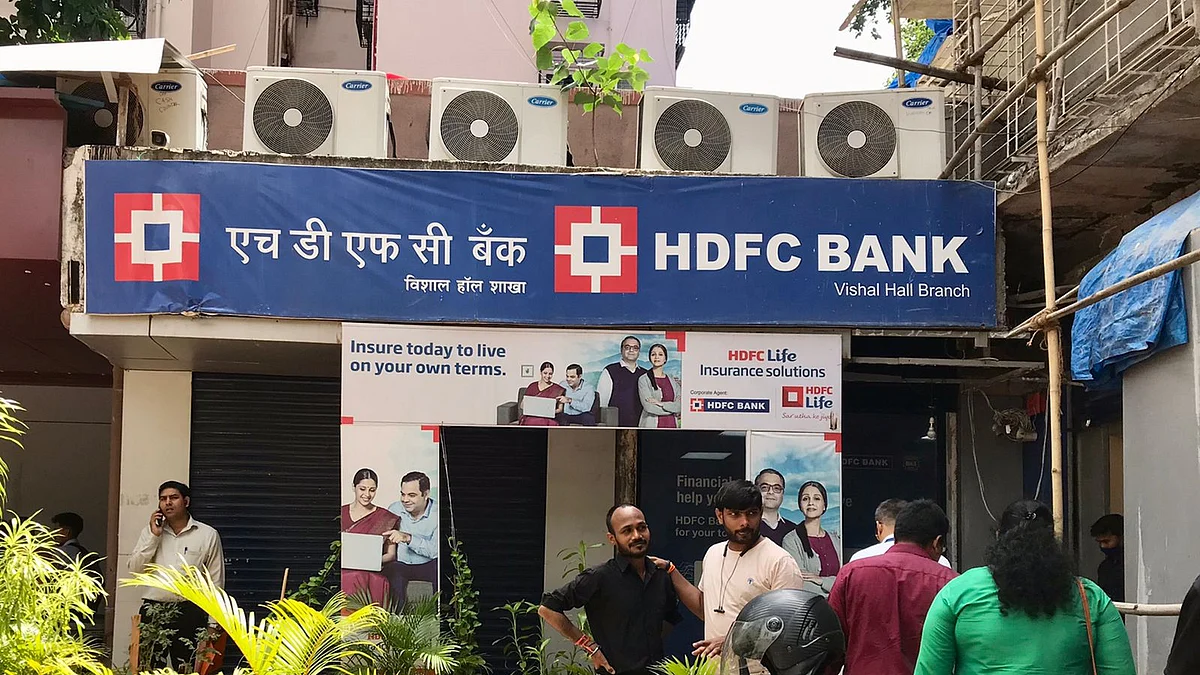 <div class="paragraphs"><p>Exterior of HDFC Bank Ltd.'s branch in Mumbai. (Photo Vijay Sartape/ BQ Prime).</p></div>