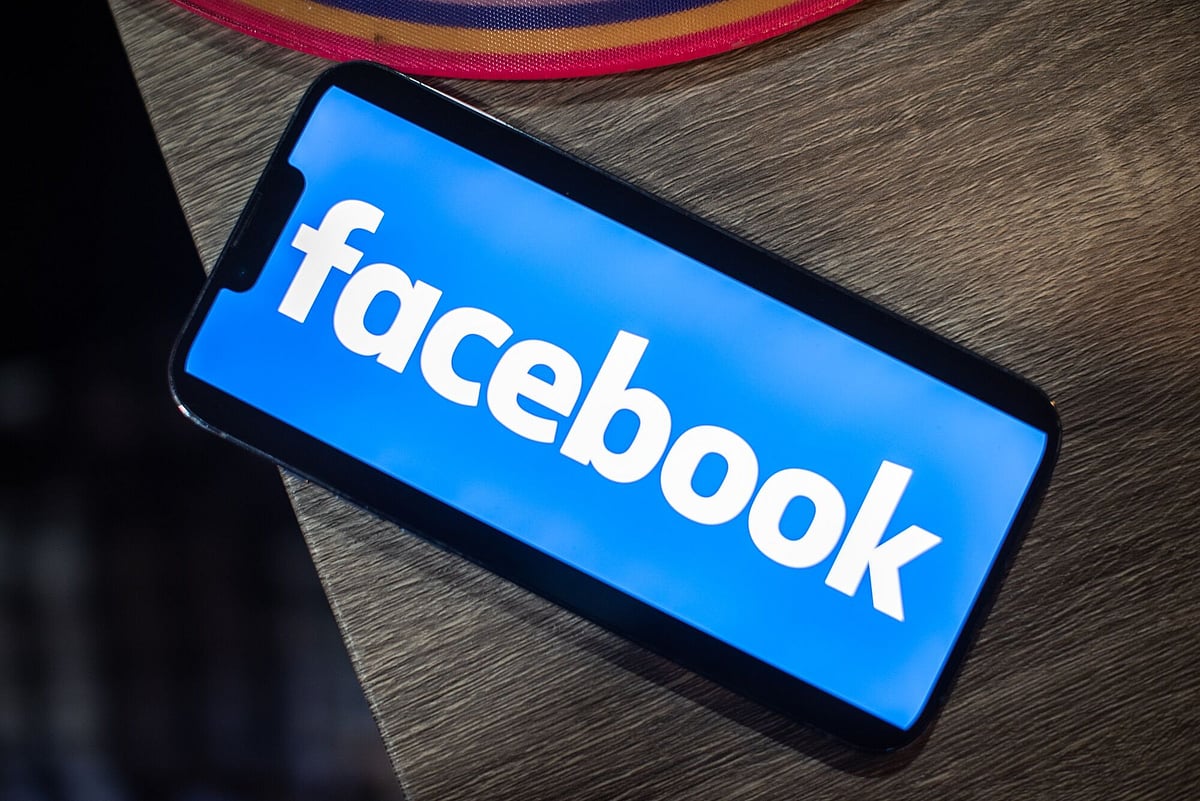 The Facebook logo on a smartphone arranged in Hastings-on-Hudson, New York, US, on Wednesday, Feb. 1, 2023. Meta Platforms Inc. is scheduled to release earnings figures on February 1. Photographer: Tiffany Hagler-Geard/Bloomberg