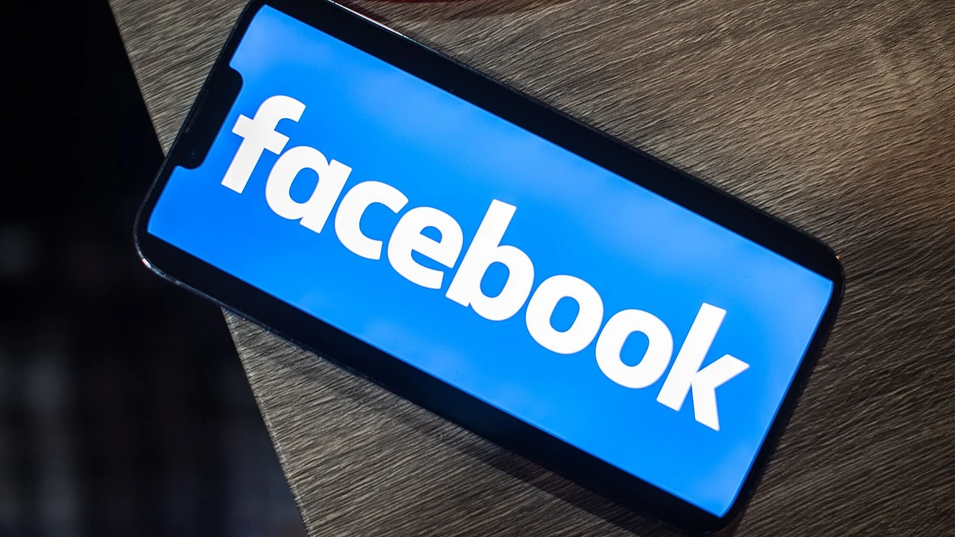 The Facebook logo on a smartphone arranged in Hastings-on-Hudson, New York, US, on Wednesday, Feb. 1, 2023. Meta Platforms Inc. is scheduled to release earnings figures on February 1. Photographer: Tiffany Hagler-Geard/Bloomberg