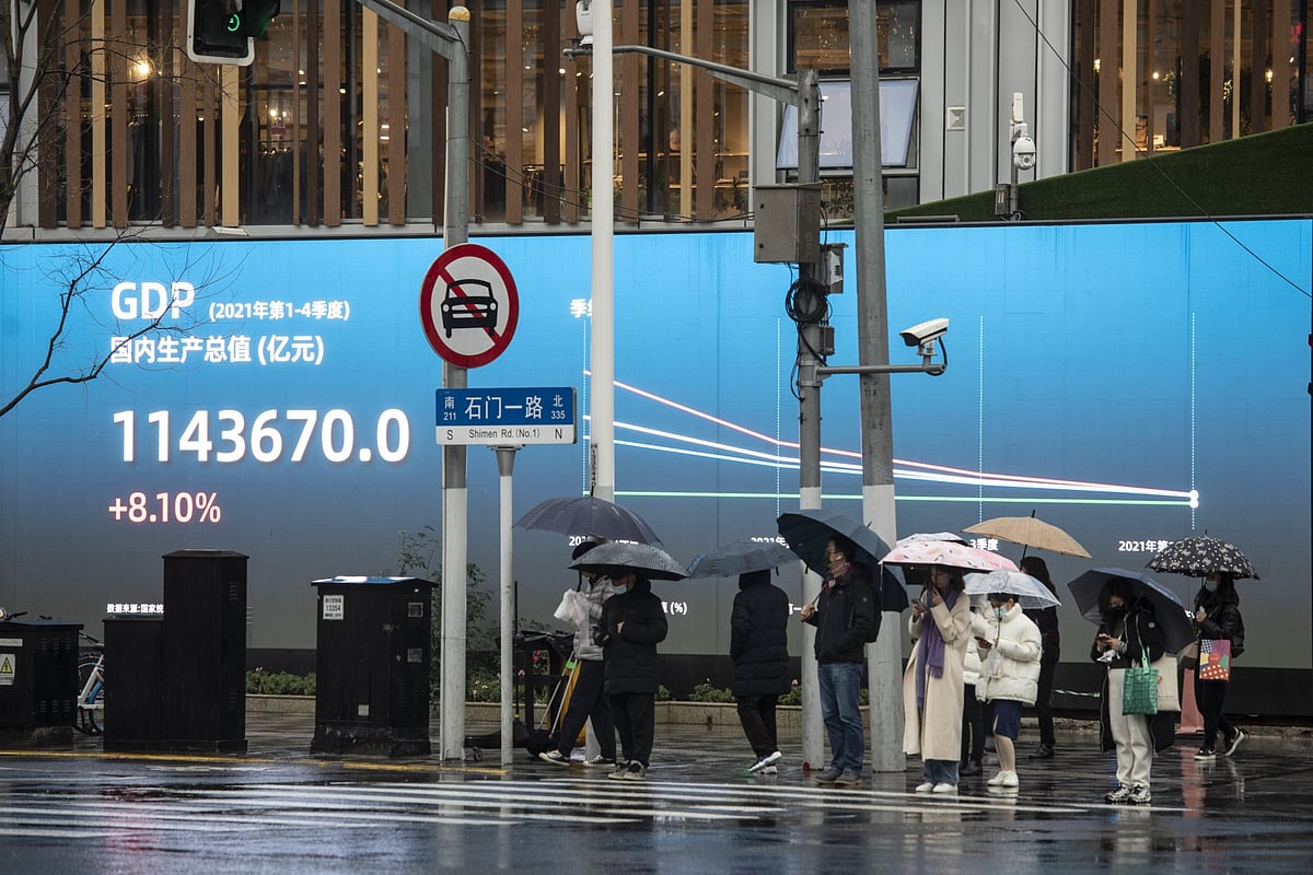 China Consumption Drops, Joblessness Climbs as Lockdowns Hit China Consumption Drops, Joblessness Climbs as Lockdowns Hit