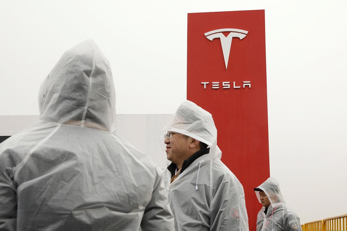 Tesla Pauses Hiring, Musk Says Need to Cut Staff by 10%: Reuters