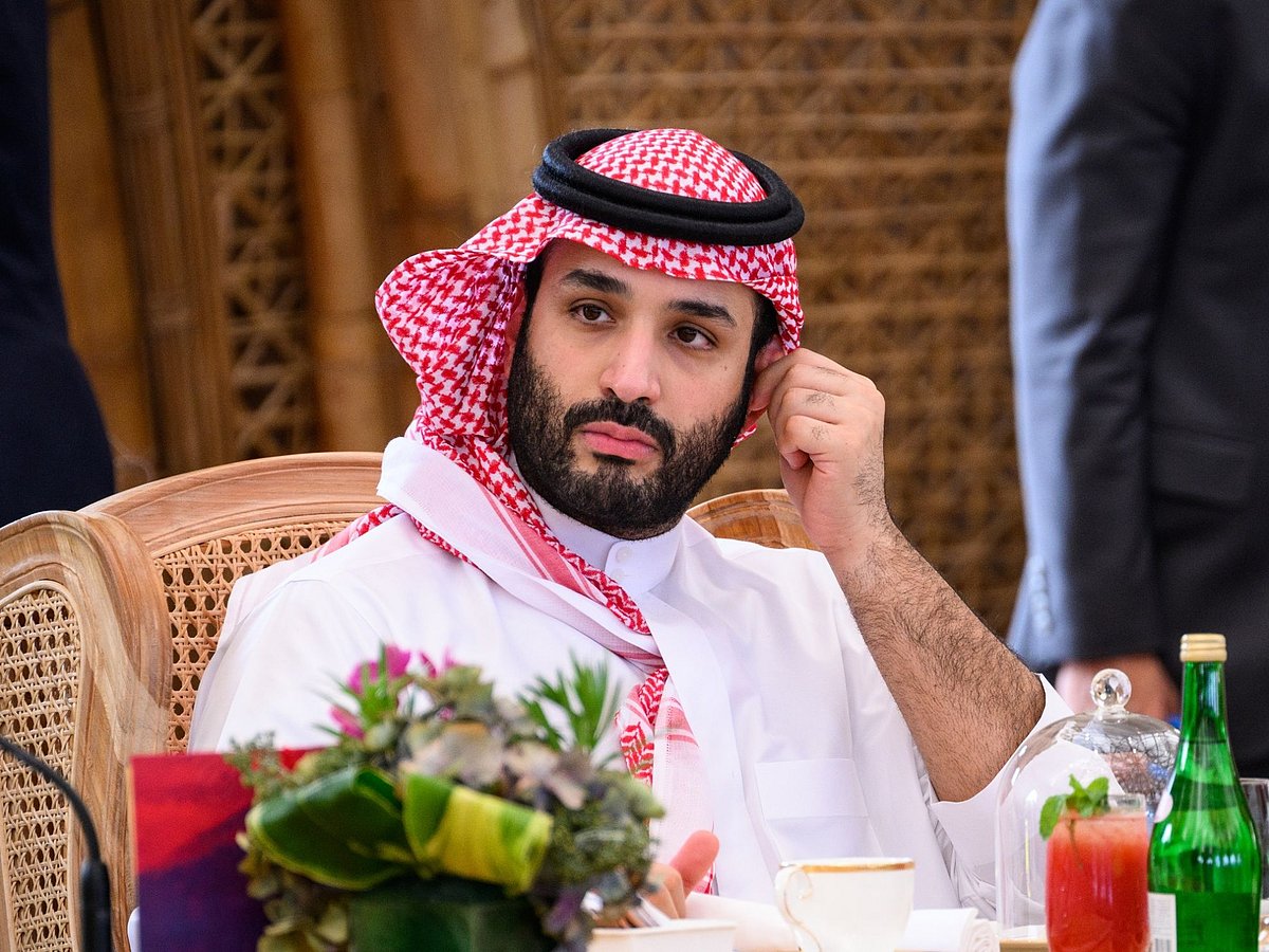 Credit Suisse Rises as Saudi Crown Prince Weighs Investment