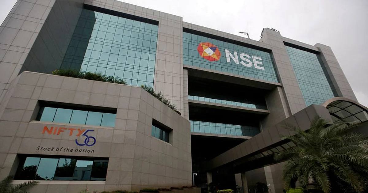 SGX Nifty Indicates Flat Open For Stocks; Vedanta, Bajaj Finance, Adani Group In Focus SGX Nifty Indicates Flat Open For Stocks; Vedanta, Bajaj Finance, Adani Group In Focus