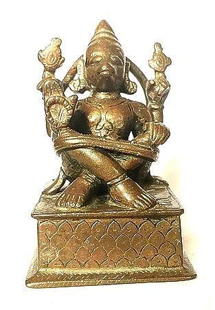 Yoganjaneya, cross-legged