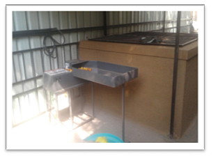 Composting pit with kitchen waste sorting tray on the side