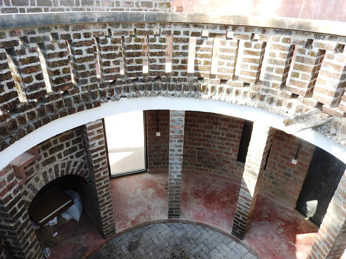 A small lookout above the studio room