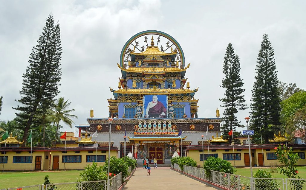 Namdroling Buddhist Monastery, Bylakuppe