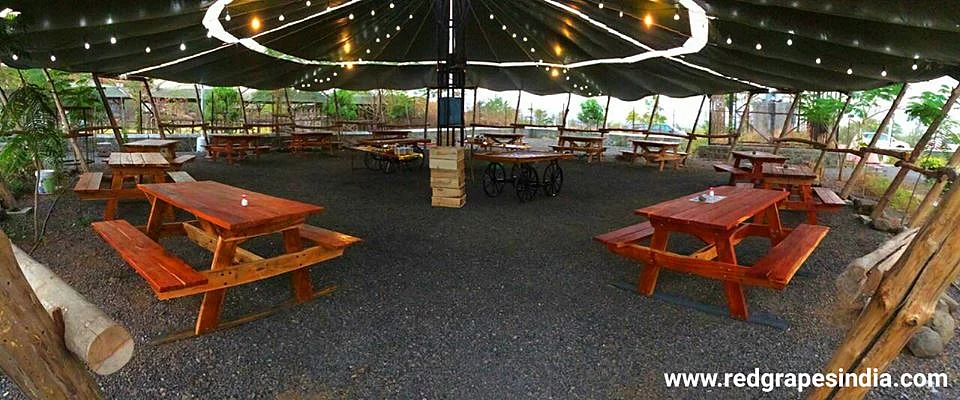 Outdoor restaurant at WIC