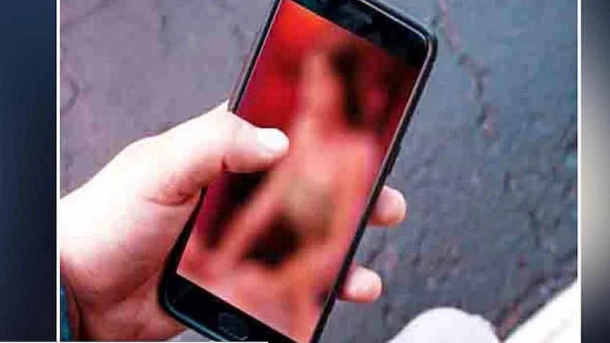Facebook और Whatsapp पर एक गलती और उसकी खूबसूरत फोटो बन गई Nude, टूटा रिश्ता, जानें पूरा मामला