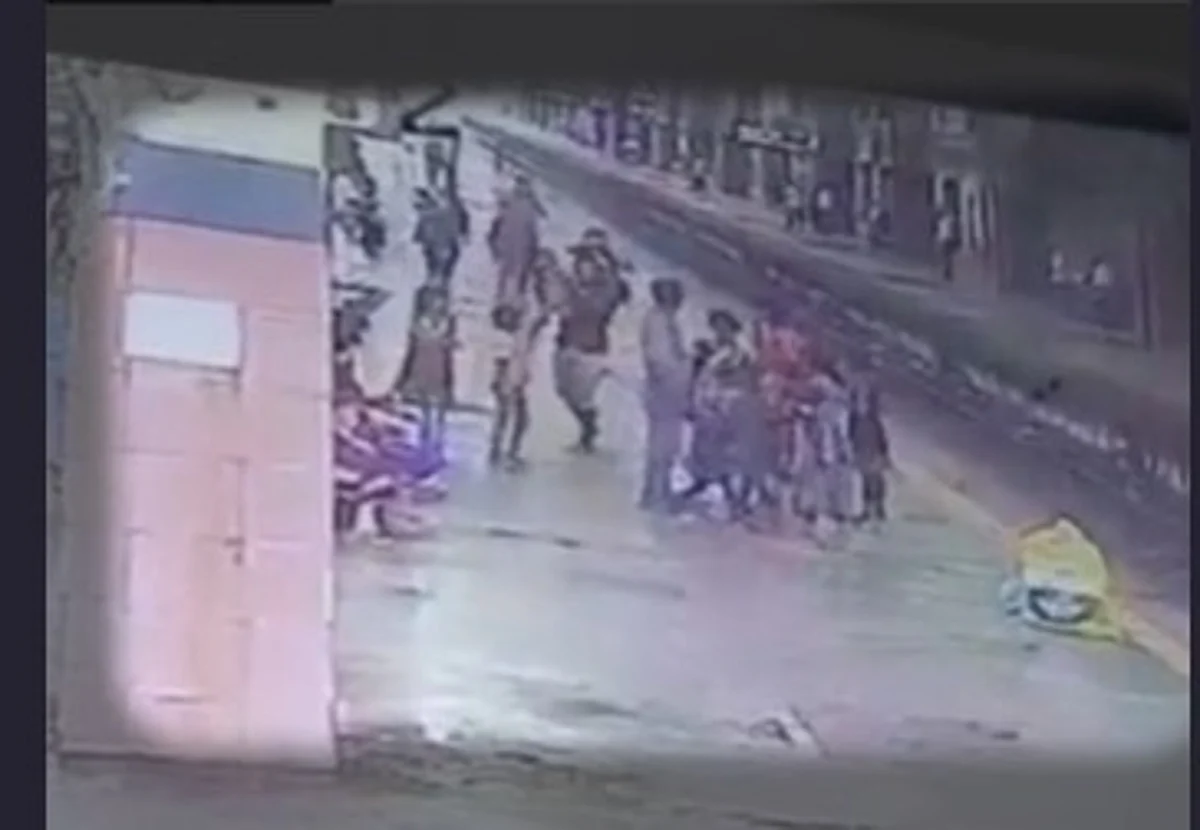 बीवी से झगड़े में ये पिता बना हैवान, 4 साल के बच्चे को पटक-पटक कर मार डाला, देखें वीडियो