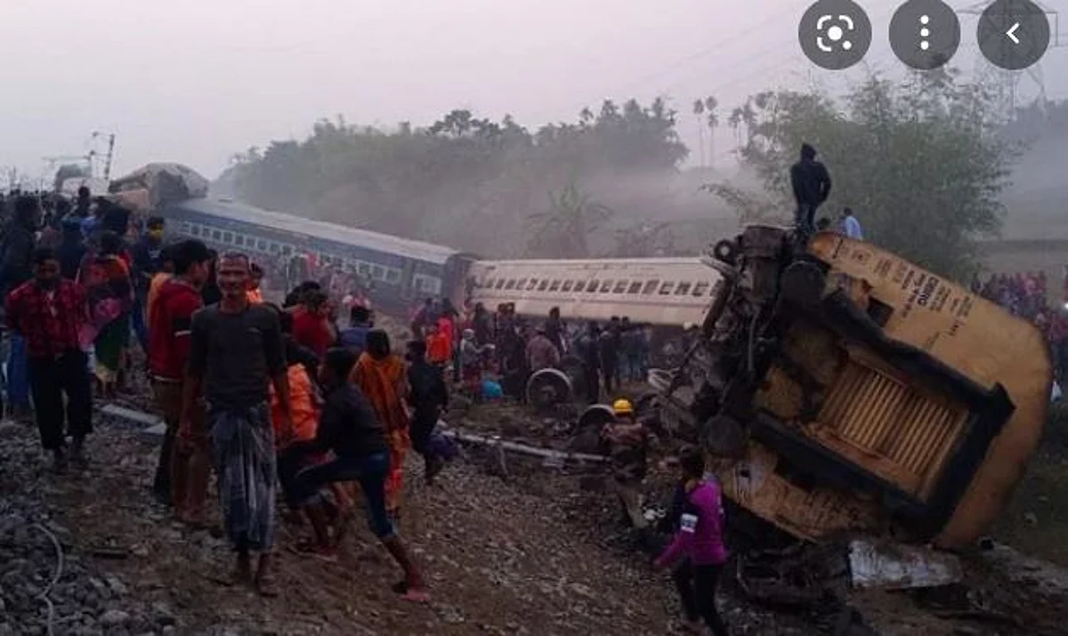 प. बंगाल में बड़ा रेल हादसा, बीकानेर एक्सप्रेस की 12 बोगियां पटरी से उतरी, 3 लोगों की मौत