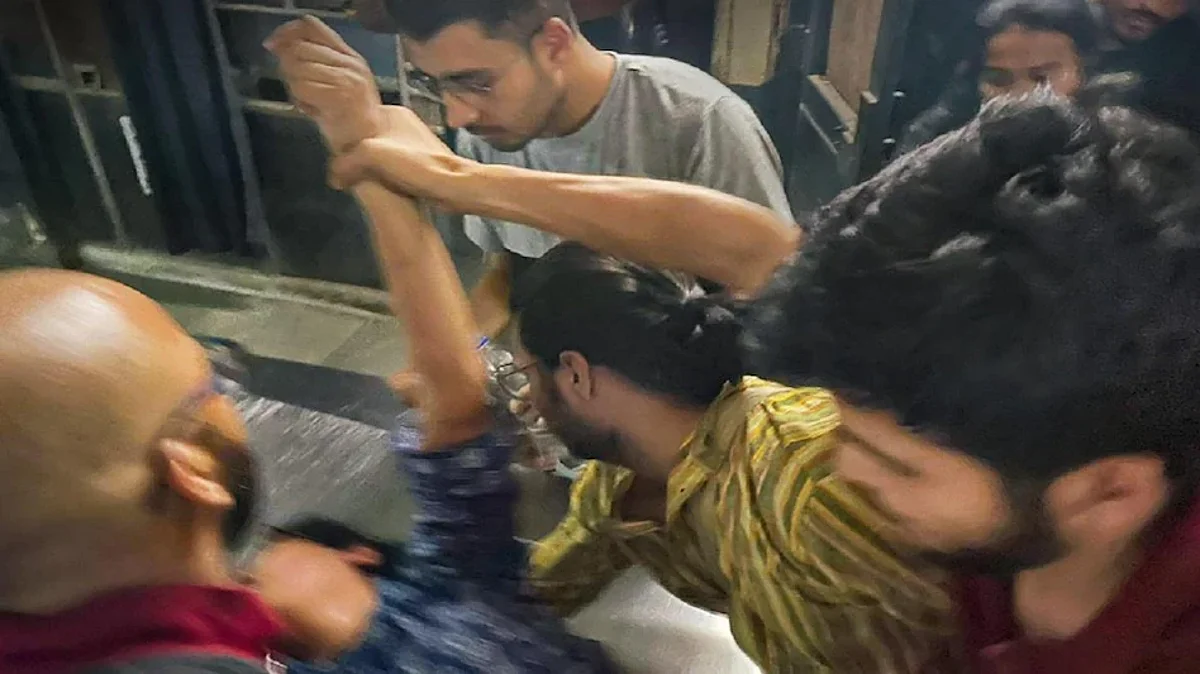 JNU VIOLENCE : ये यूनिवर्सिटी है या 'हिंदू-मुसलमान' का अखाड़ा ! देखे वीडियो