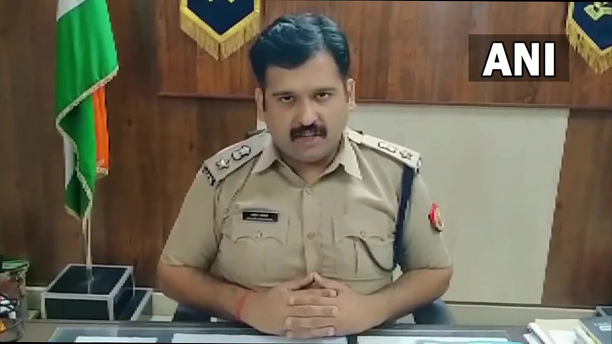 UP CRIME NEWS: हिस्ट्रीशीटर को पकड़ने गई पुलिस ने बेटी को पीटा! मौत के बाद इंस्पेक्टर सस्पेंड