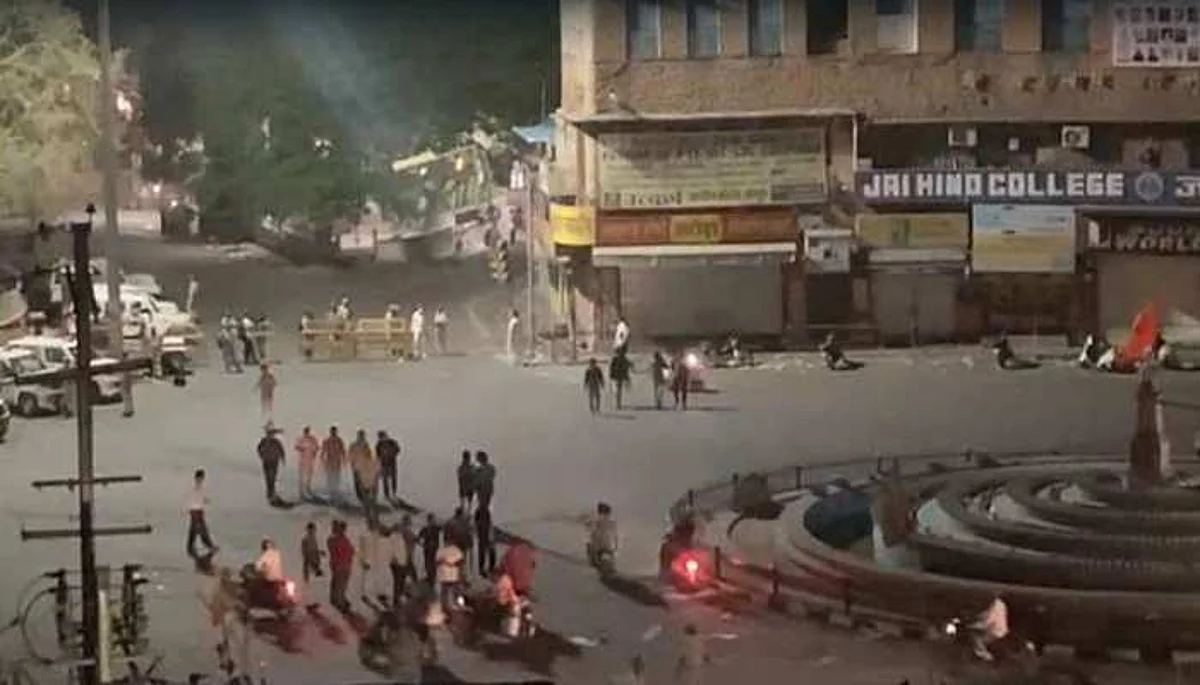 Jodhpur Violence : जोधपुर में पथराव के बाद तनाव, 10 थाना क्षेत्रों में कर्फ्यू लगाया