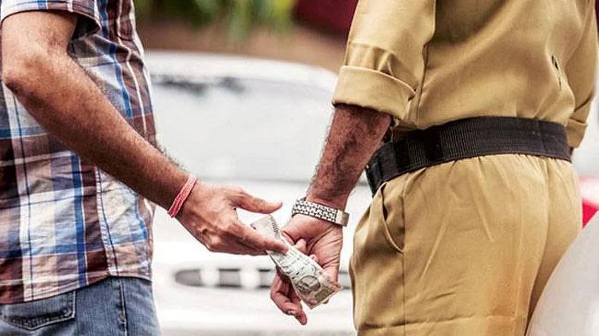 Chhattisgarh Crime News: 24 लाख रुपए रिश्वत मांगने के आरोप में जल संसाधन विभाग के तीन अधिकारी गिरफ्तार