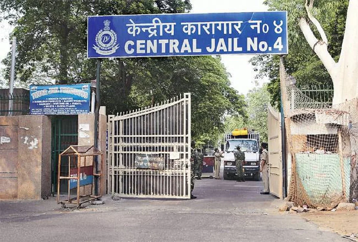 Delhi Crime News: दिल्ली के नरेला में बनेगी अब चौथी जेल, दिल्ली की तीन जेलों में दोगुना से ज़्यादा क़ैदी बंद
